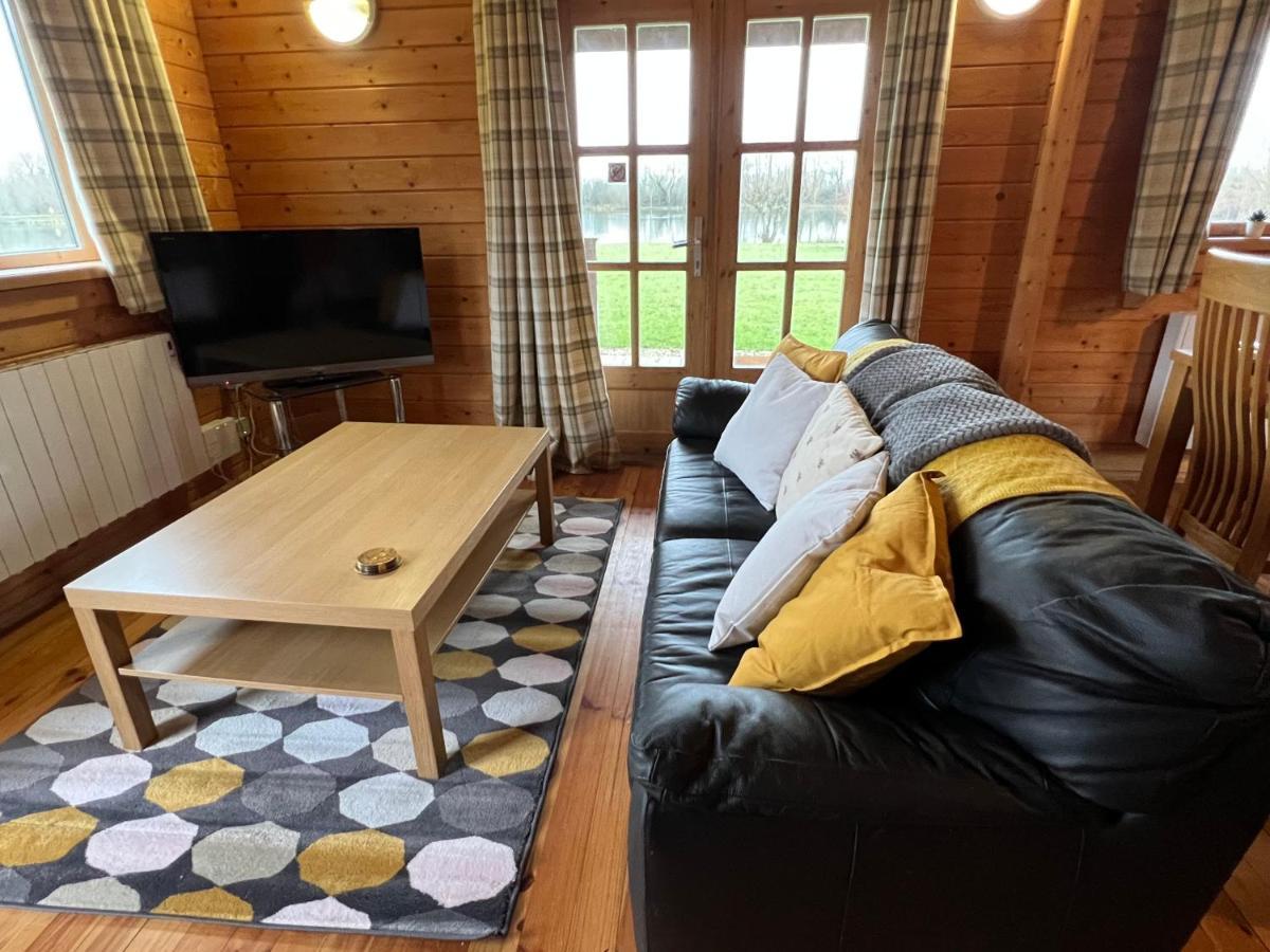 Kingfisher Lodge, Lake Pochard 南塞尔尼 外观 照片